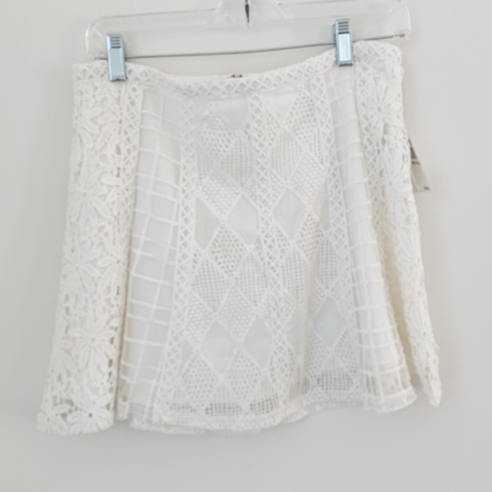J.O.A White Crotchet Flare Skit Short Boho Flowy Zip Up Lined NWT Women's M